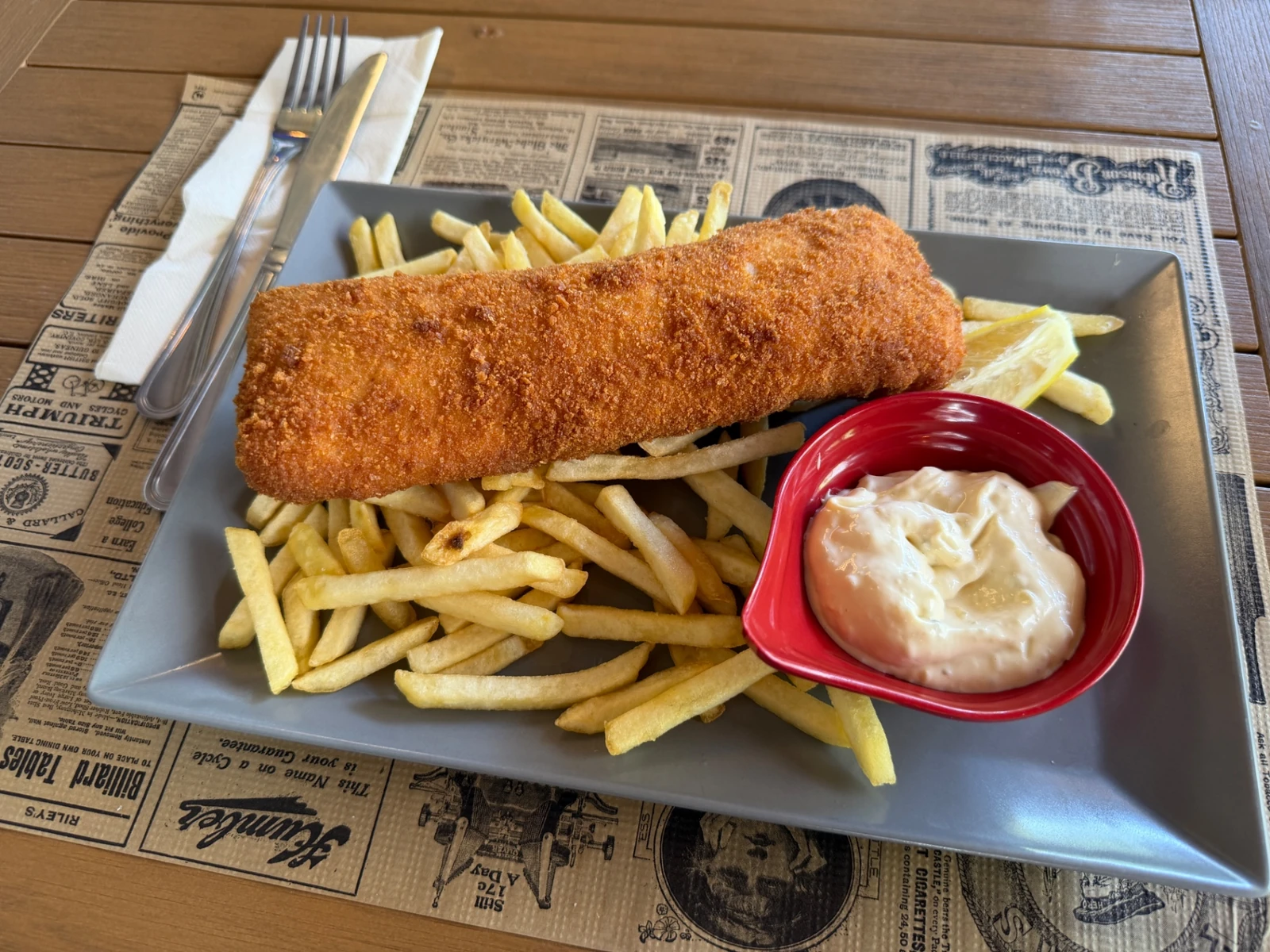 Zagrebački odrezak s pomfritom i umakom – Capital Kitchen